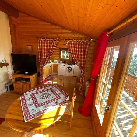 Chalet Avec Cheminee Et Terrasse Aux Angles - Fr-1-593-128